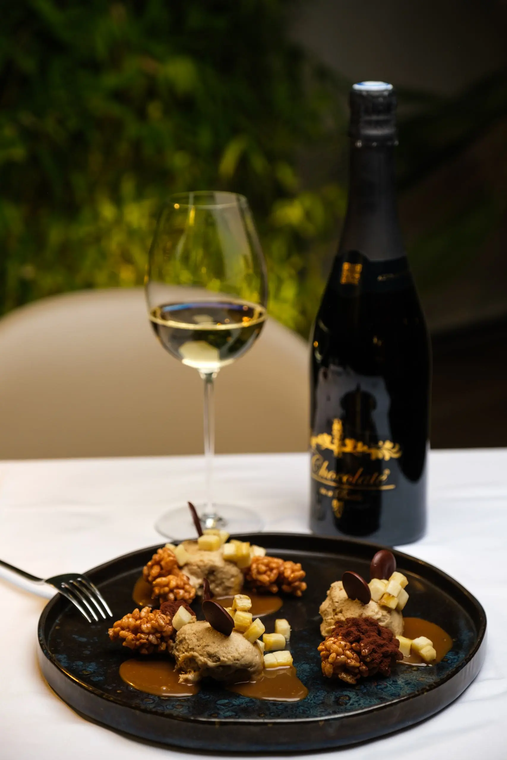 Mousse de banane et caramel salé avec riz soufflé croustillant