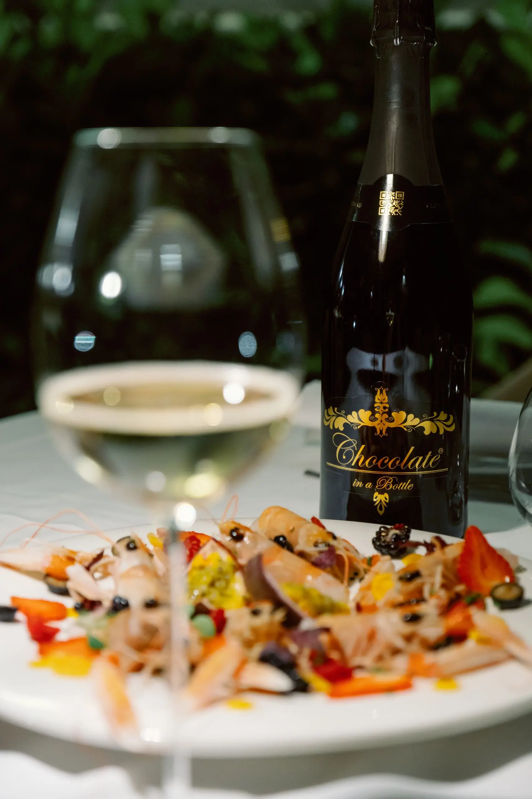 Langoustines crues aux baies, fraises et ciboulette