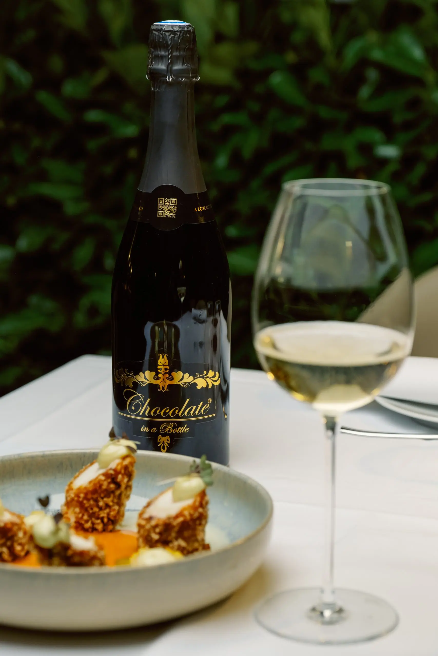 Poulpe frit, gaspacho de tomates, citron salé, mayonnaise à la citronnelle et chutney de pêches